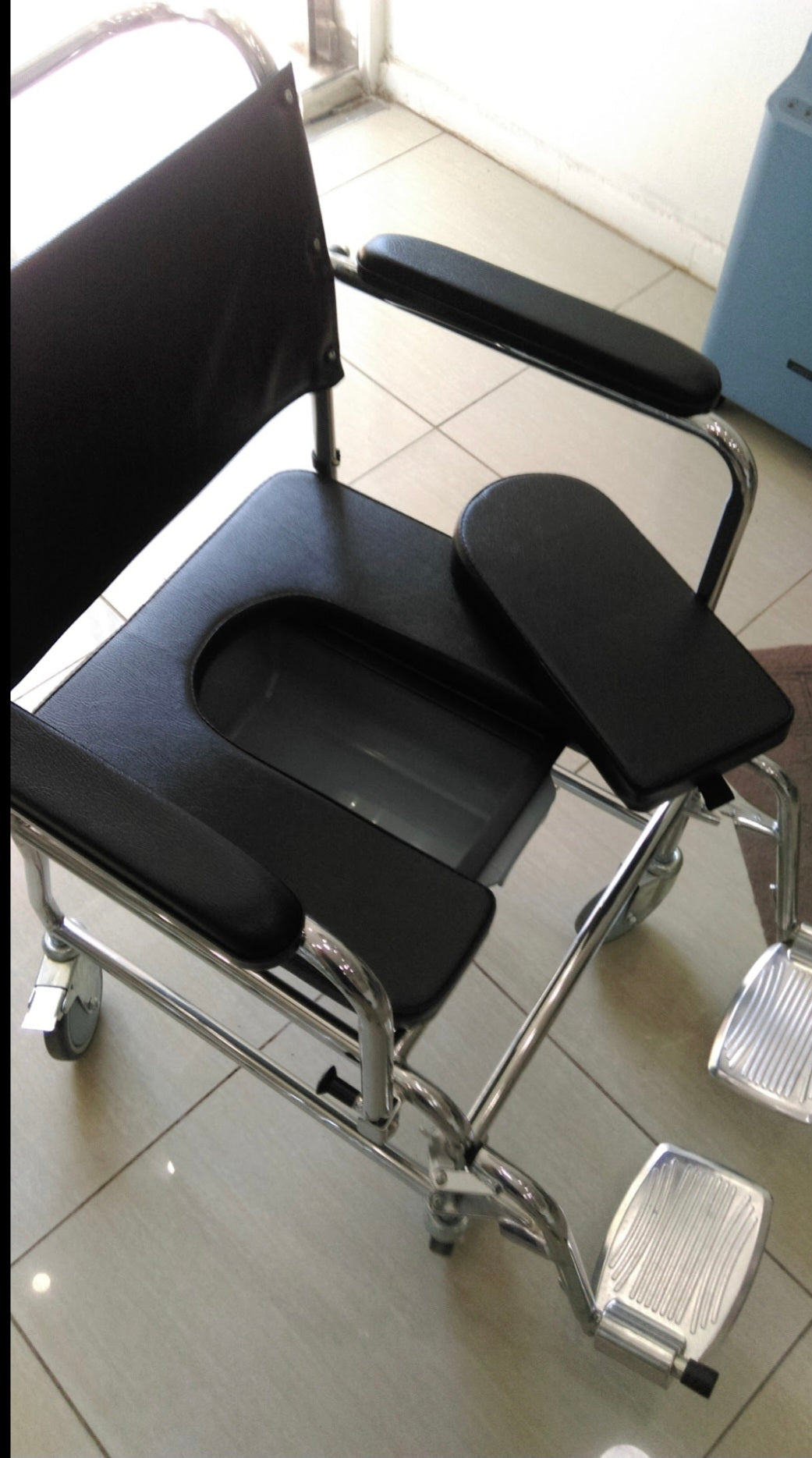 Commode chair